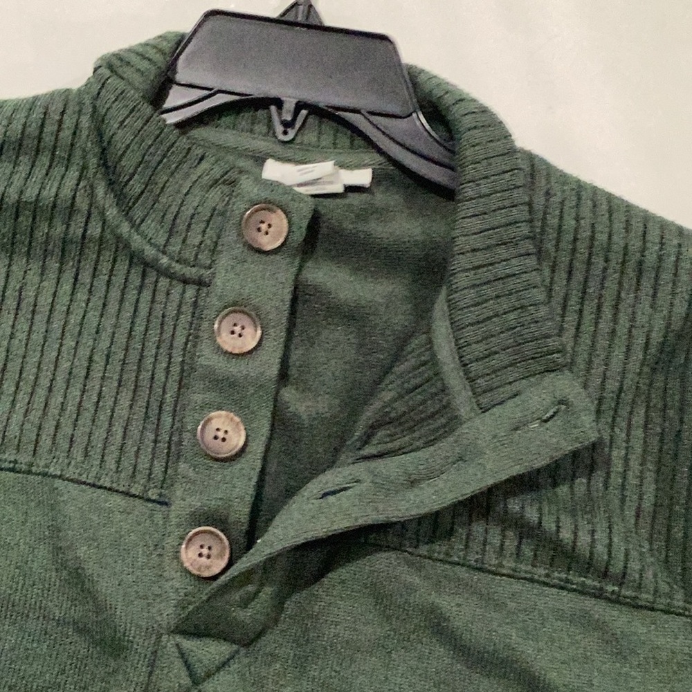 Aspen Rise Green Crewneck Sweater with Ribbed Texture - Picture 9 of 10